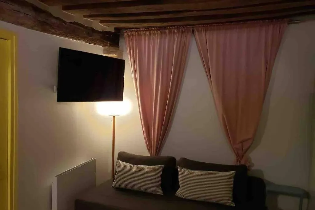 Charming Saint Germain Pres Rue De Ciseaux Apartment Paris